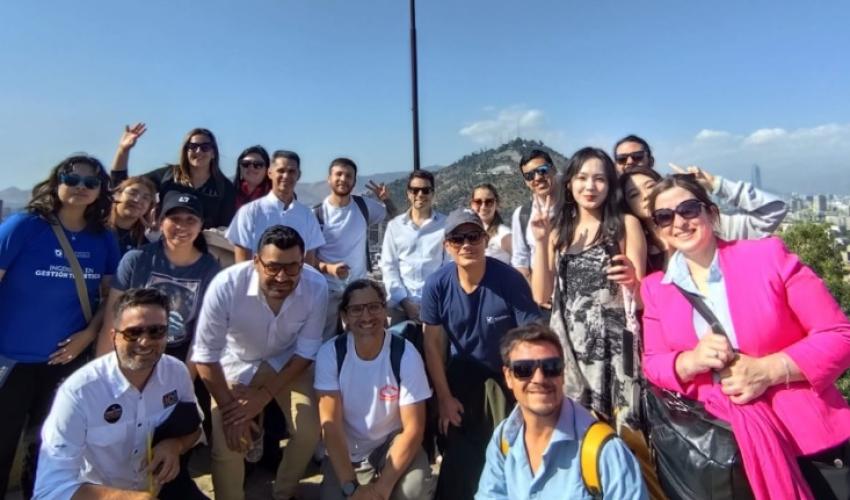 Visitantes en Terraza Neptuno Cerro Santa Lucía