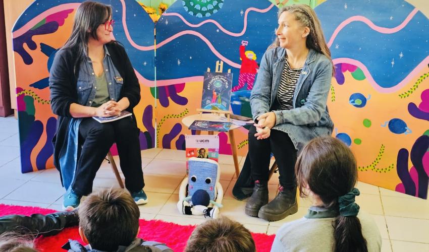 Presentación del libro "Las aventuras de Baldomero, Porfiria y los Popsike en el planeta Ipziko", por Ignacia Imboden y Gabriela Verdugo.